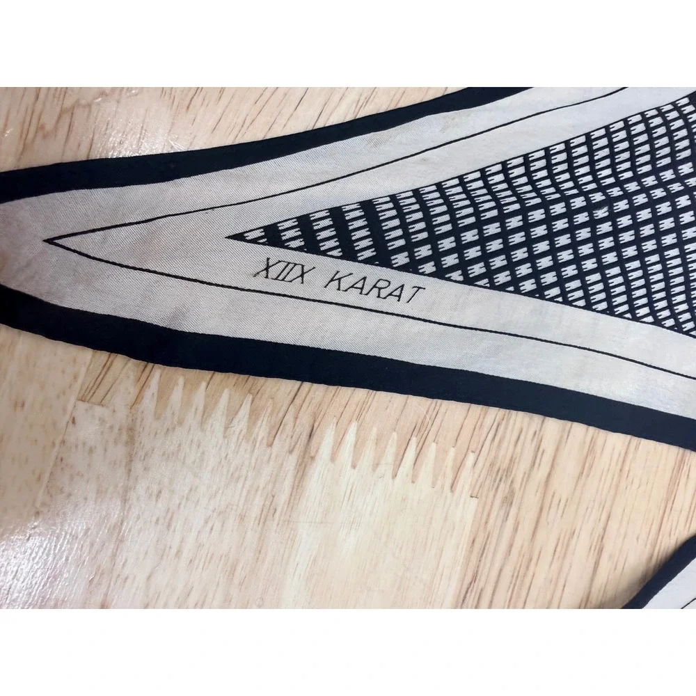 XIX Karat Black White Geometric Grid Print Pointed Neck Scarf Accessory#42